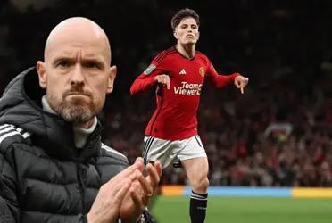 El joven argentino nacido en España volvió a la titularidad en el Manchester United vs Crystal Palace.