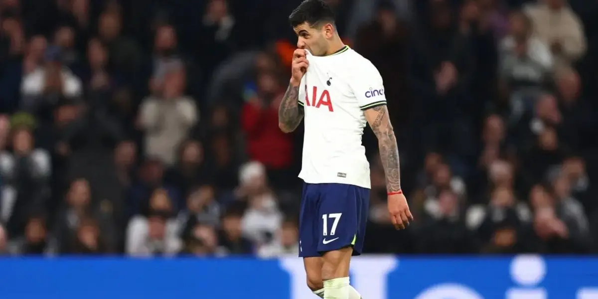 El defensor argentino abrió el marcador en el Arsenal vs Tottenham pero en el arco contrario.