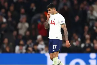 El defensor argentino abrió el marcador en el Arsenal vs Tottenham pero en el arco contrario.