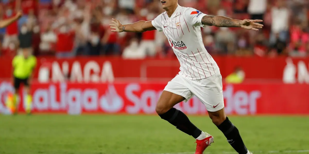 El delantero argentino recibió un centro, la cruzó y aportó el cuarto gol de su equipo en el 5 a 1 ante el Almería.