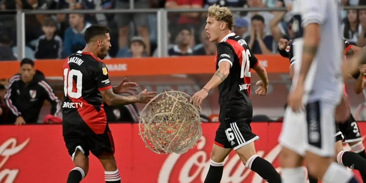 El exdelantero de Tigre no puede convertir su primer gol con la camiseta de la banda.