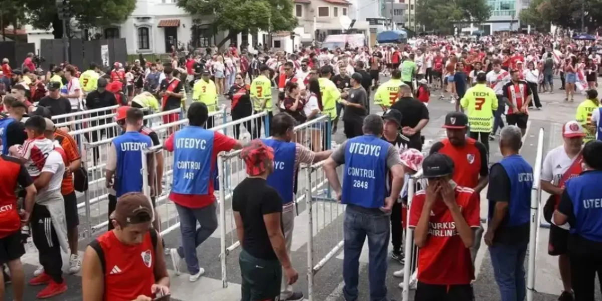 Incidentes en  las afueras del estadio