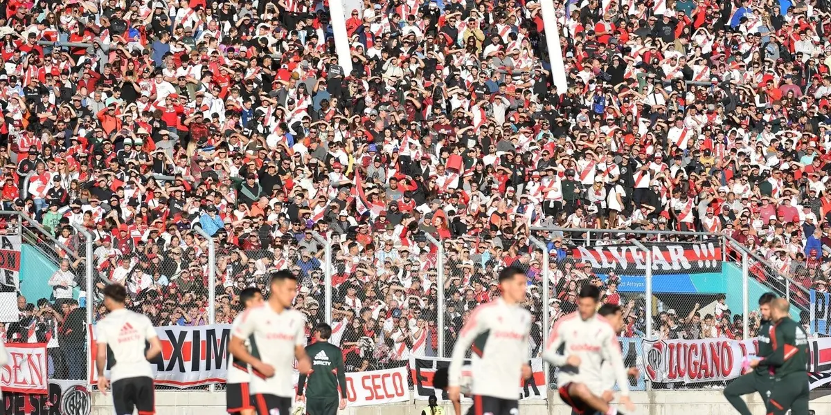 River venció a la Universidad Católica, pero igual hubo apuntados por los hinchas.