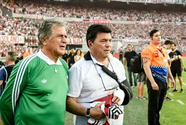 Tras la polémica por la invitación para el ex presidente, la mayoría de los hinchas que asistieron al estadio omitieron su presencia